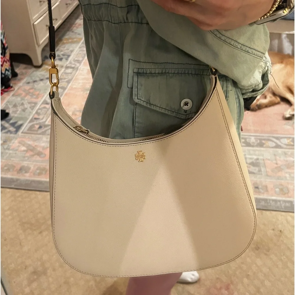 NWOT. Tory Burch Emerson Swingpack cream